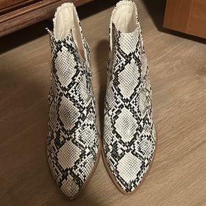 8.5 Women’s Ankle Mid Heel Snake Skin Booties